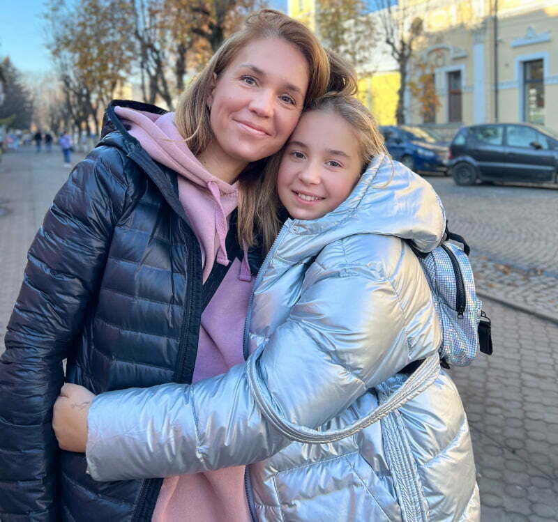 Olena Koval her Daughter thumb
